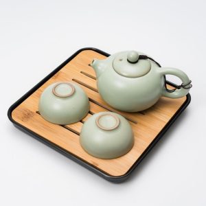 Teapot and cups set